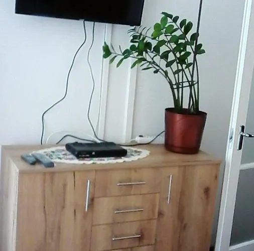 Toth アパート バラトンレッレ